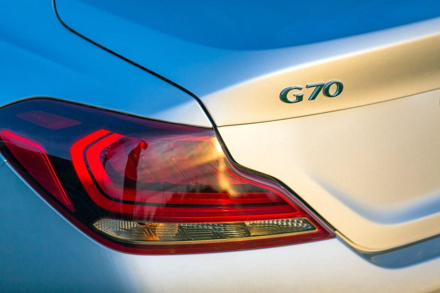 Детали экстерьера Genesis G70 3.3T 2018 года  (NA) (фото 20 из 42)